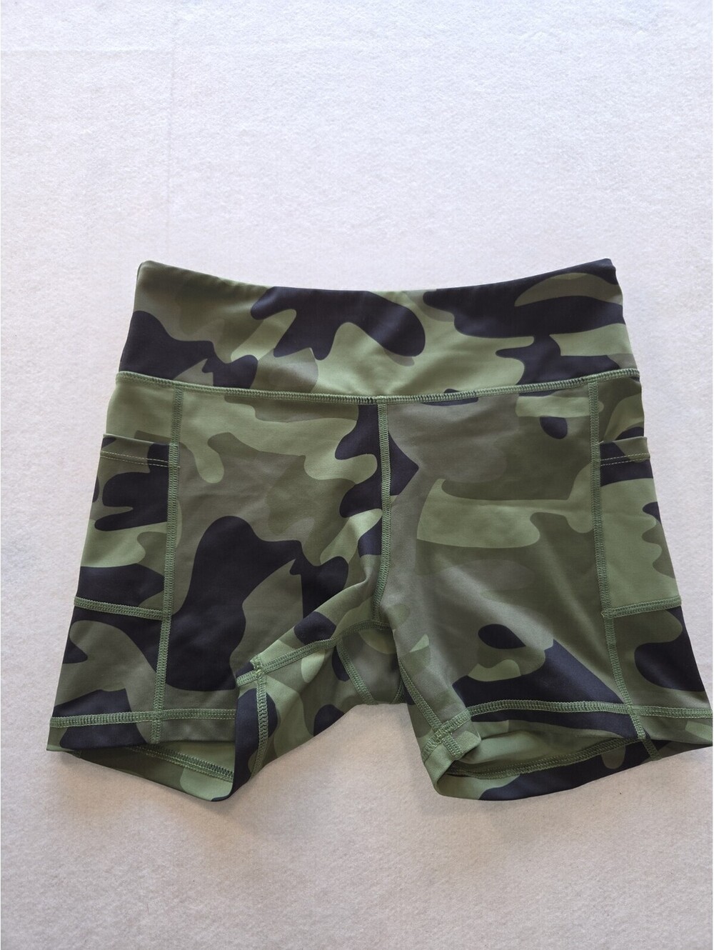 Womens Zyia Active Medium Dark Camo Bike Workout Gym Shorts CB6 0086